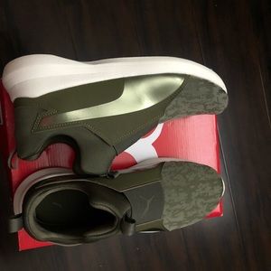 Puma women’s Sneakers